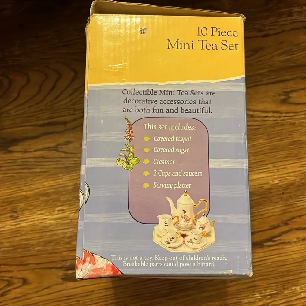 Beatrix Potter Peter Rabbit Mini Tea Set - Picture 5 of 5